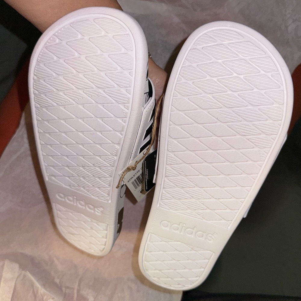 NWT- Adidas x Disney Adilette Comfort Comfort Slide GW1057 - Picture 6 of 12